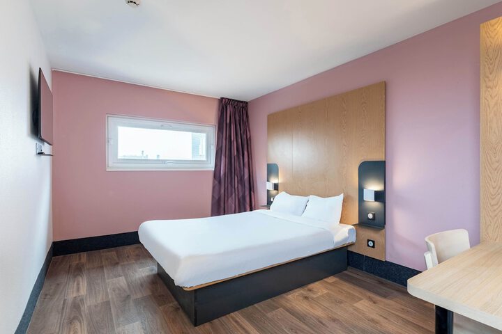 Room 8 of 32