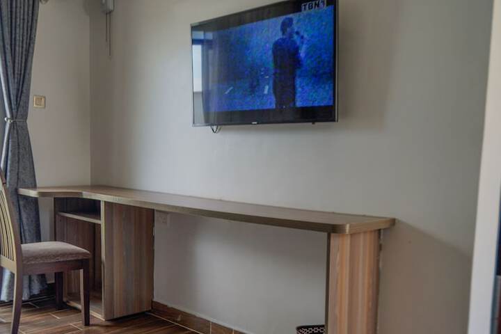 Room 6 of 9