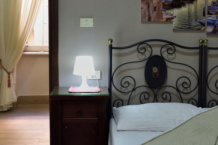 Room 21 of 32