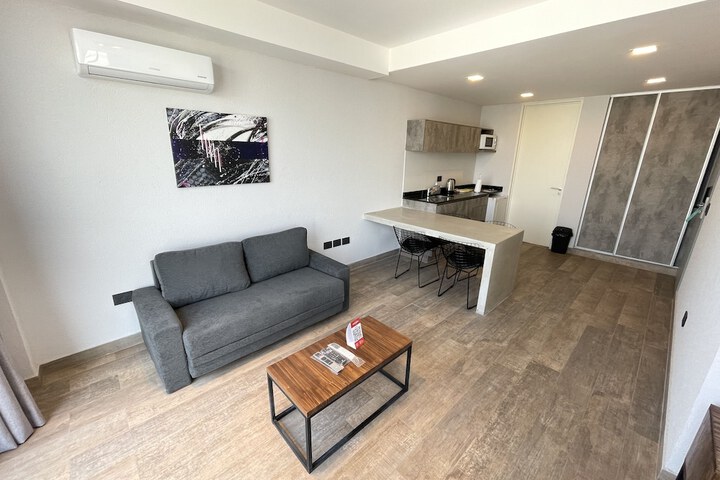 Room 11 of 50