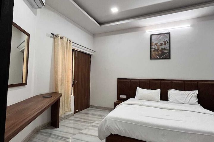 Room 6 of 52