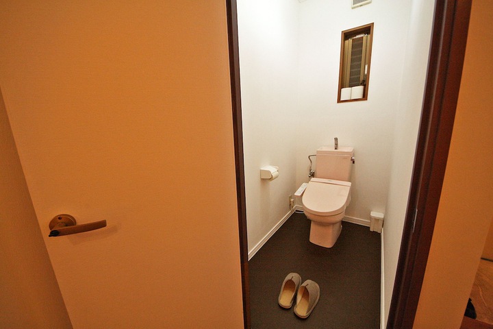 Room 6 of 28