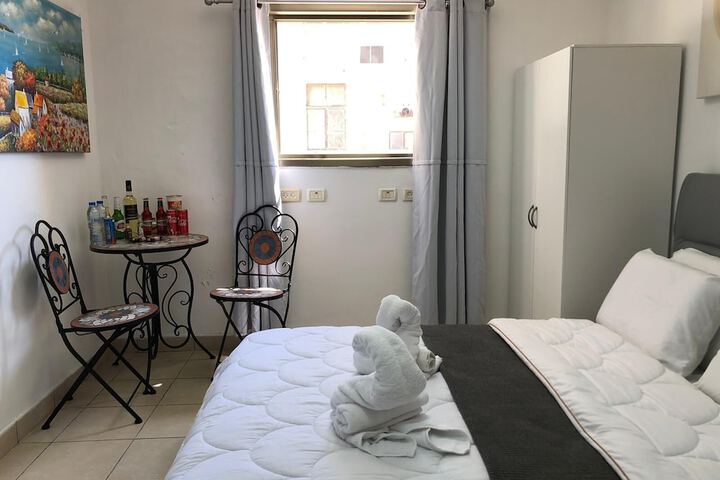 Room 28 of 140