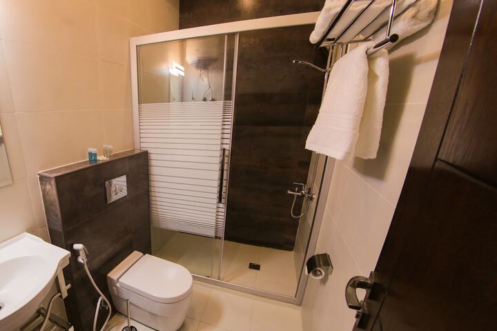 Room 15 of 22