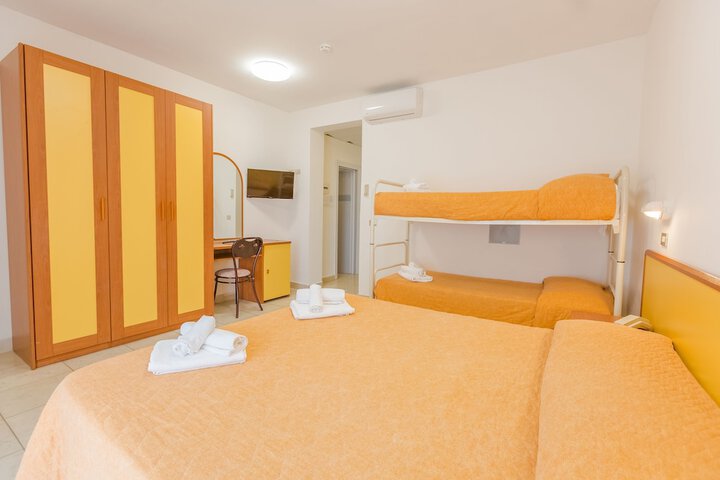Room 8 of 70