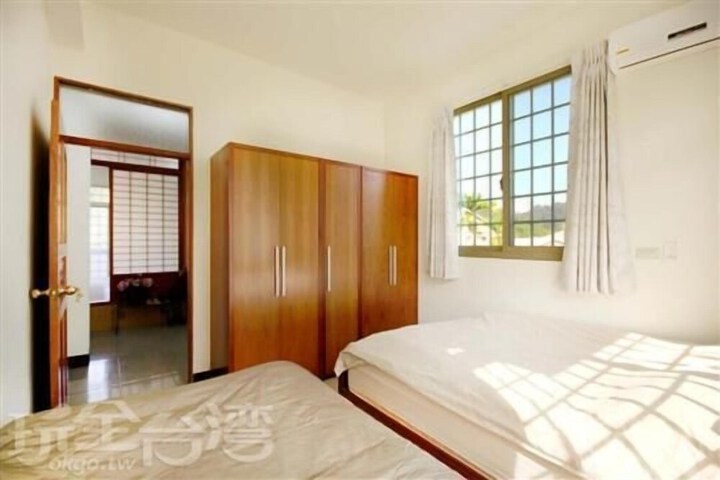 Room 11 of 37