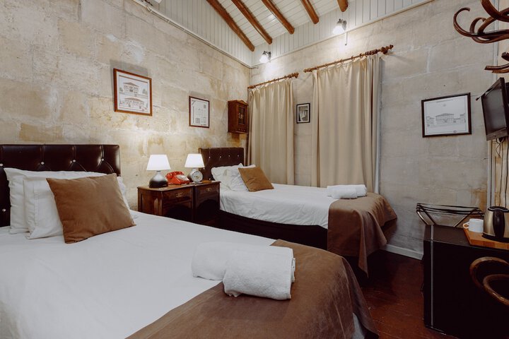 Room 15 of 182