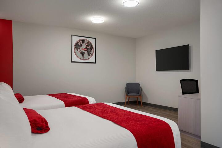Room 32 of 43
