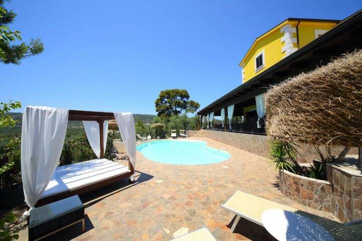 Pool Hotel