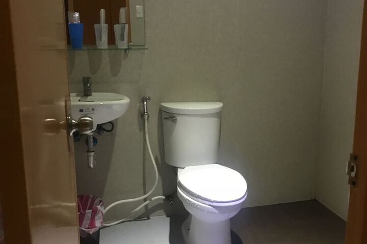 Room 18 of 32