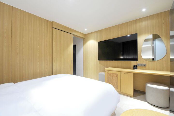Room 8 of 64