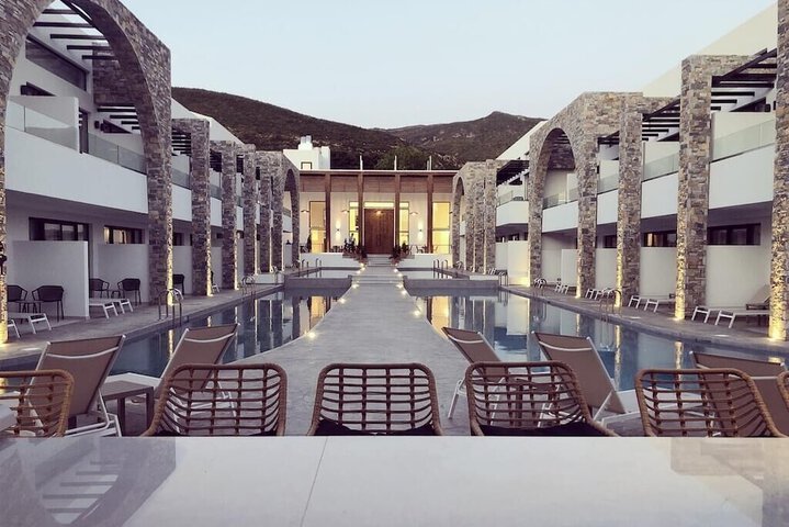 Cavo Suites