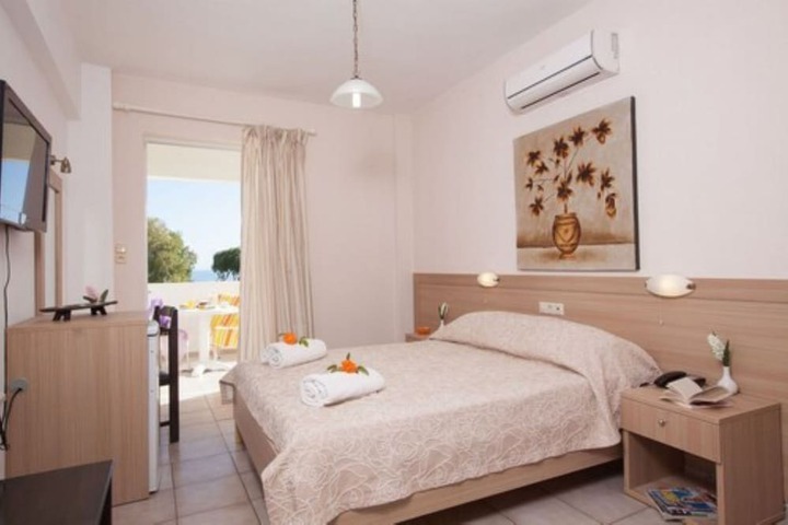 Room 6 of 33