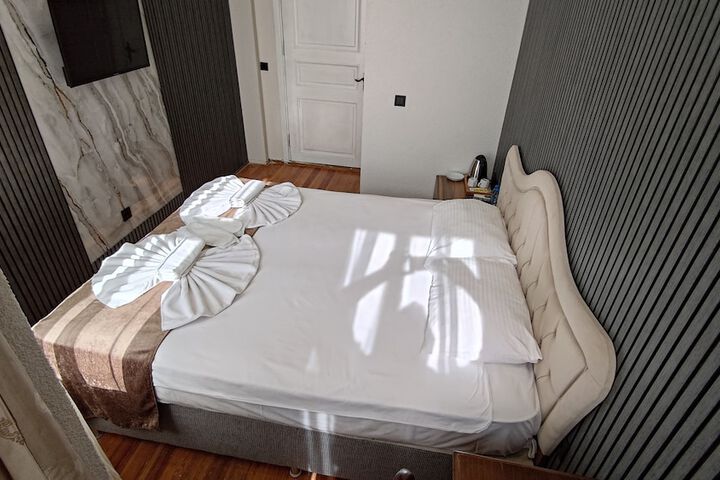 Room 73 of 104