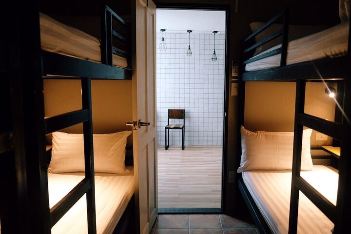 Room 6 of 15