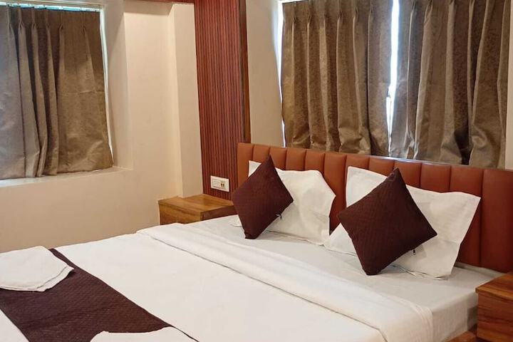 Room 12 of 16