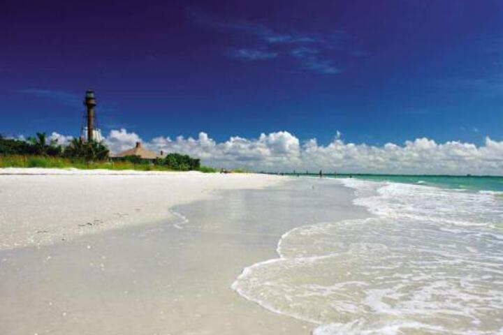 Sanibel Siesta on the Beach Unit 106 2 Bathrooms Condo in Sanibel, FL