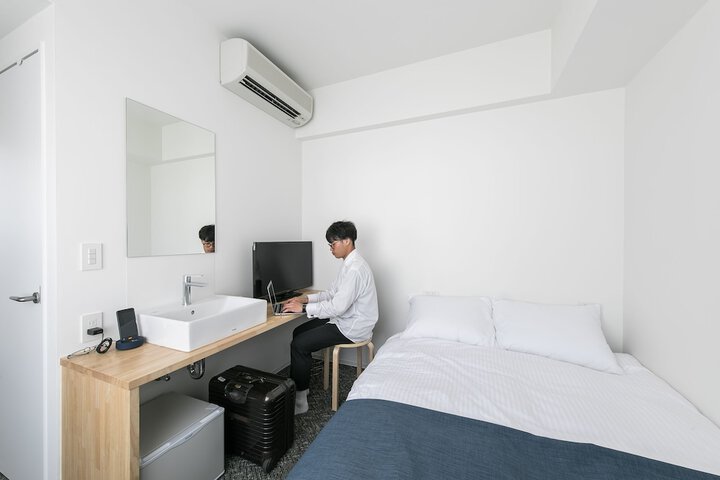 Room 17 of 74
