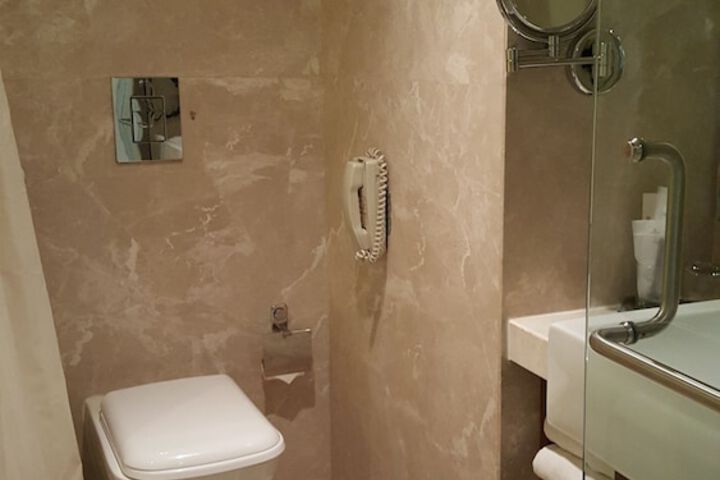 Room 25 of 52