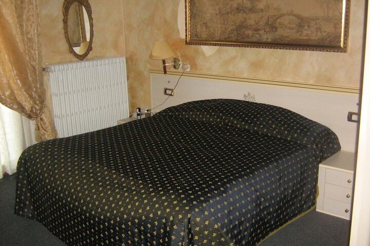 Room 11 of 53