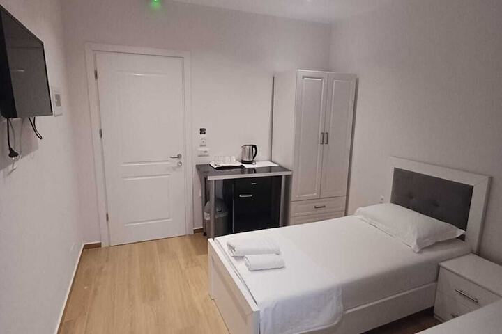 Room 5 of 65