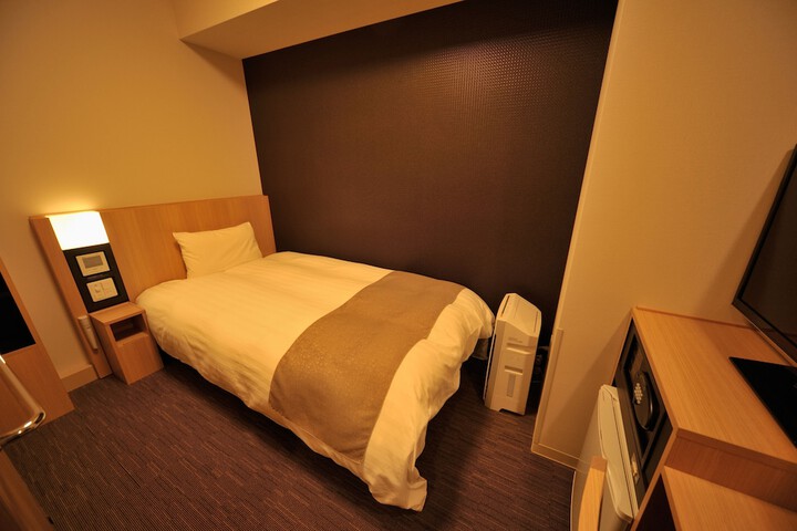Room 7 of 144