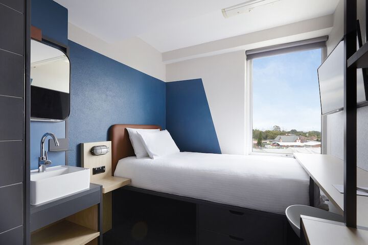 Room 5 of 80