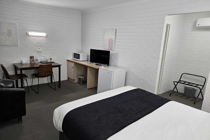 Room 8 of 30
