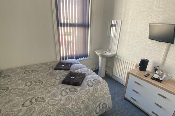 Room 13 of 32