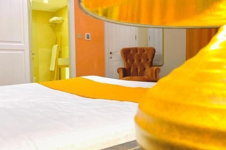 Room 27 of 97