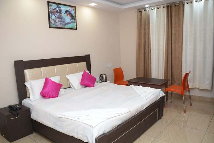 Room 5 of 20