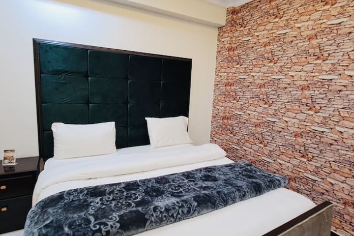 Room 34 of 87