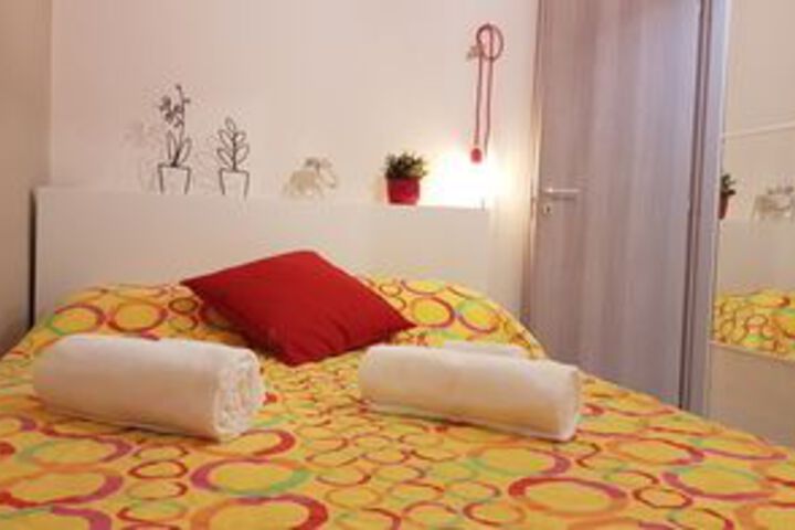 Room 8 of 17