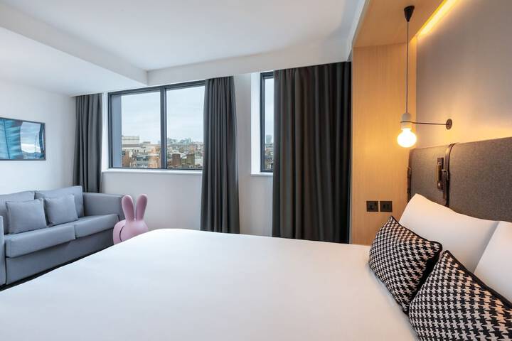 Room 44 of 64