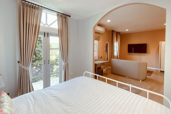 Room 20 of 137