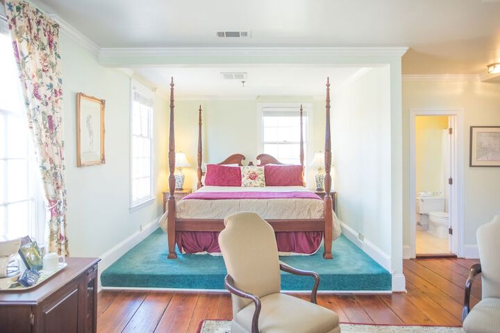 Room 4 of 170