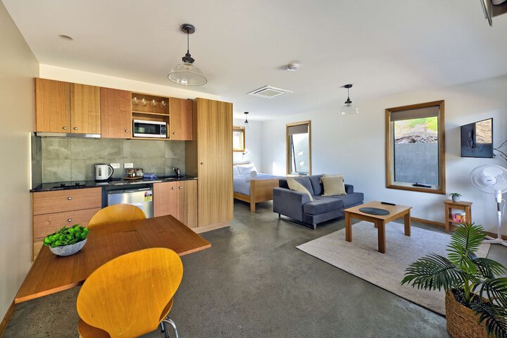 Room 4 of 10
