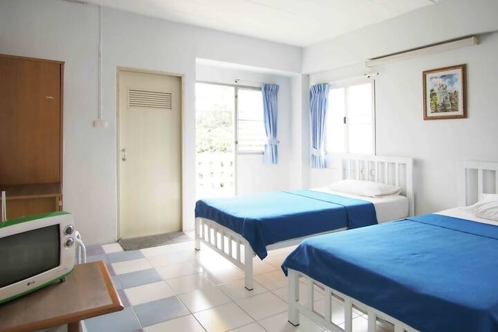 Room 19 of 38