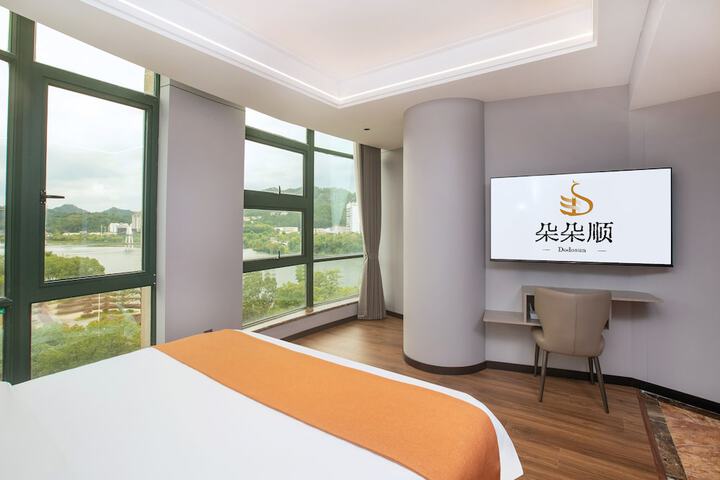 Room 9 of 95