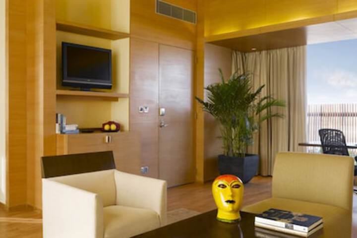 Room 5 of 142