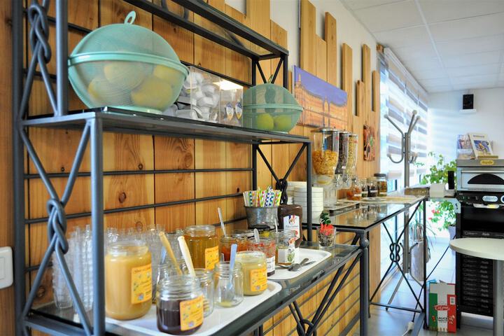 Breakfast/Coffee Service 84 of 128