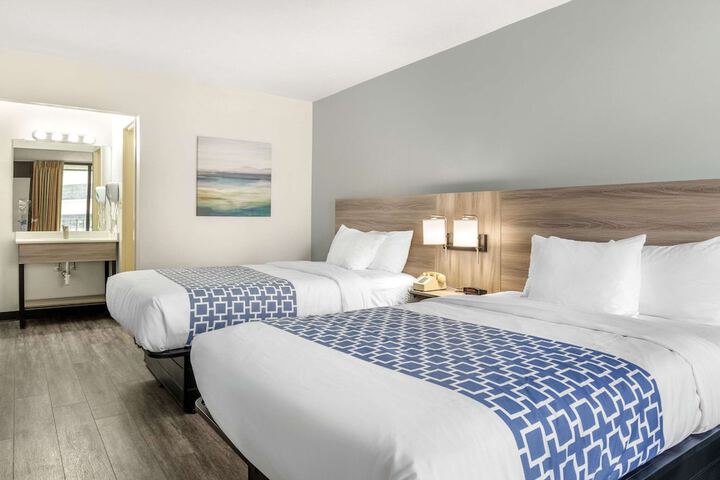 2 Double Beds Efficiency (1 of 13)