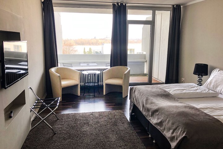 Room 2 of 31