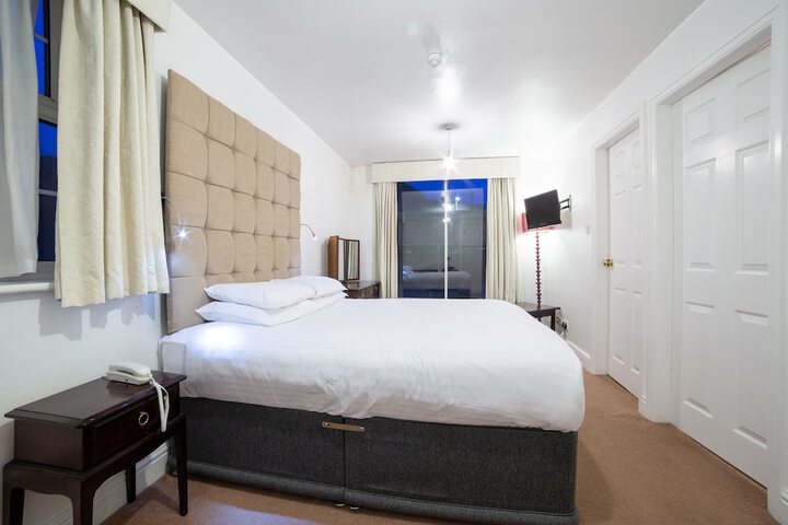 Room 14 of 36