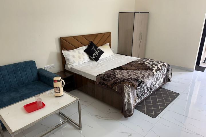 Room 7 of 18