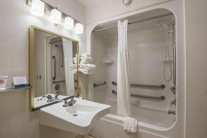 1 Double Bed Accessible (4 of 18)