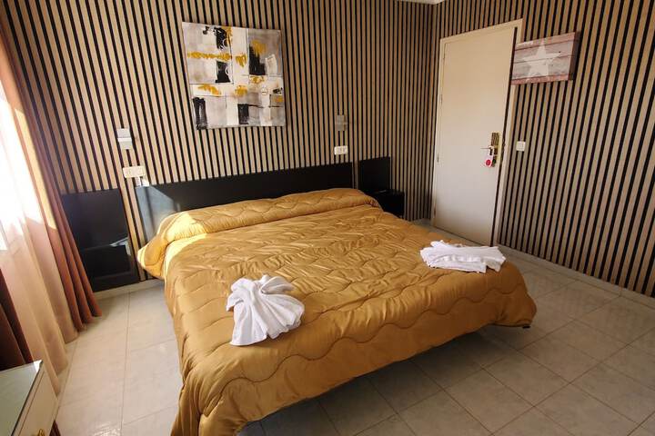 Room 12 of 34