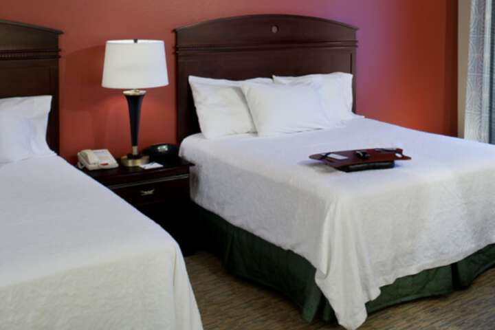 2 Queen Beds (19 of 24)