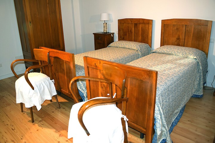 Room 5 of 42