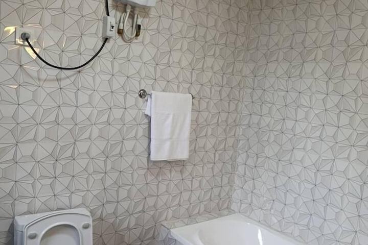 Room 8 of 16